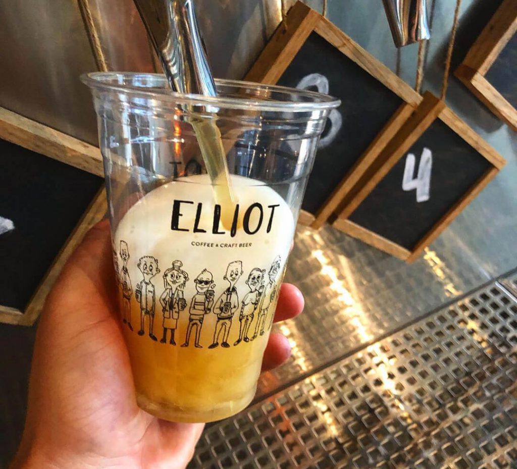 elliot cafe plastic cups for beer by limepack